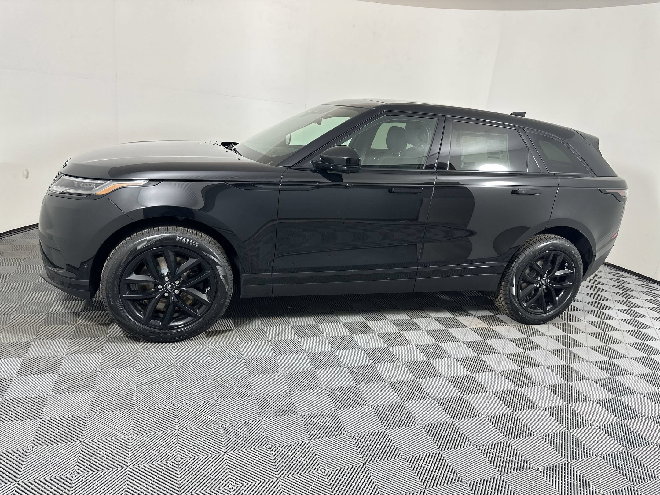 land rover range rover velar 2026 SALYJ2EX7TA820486 image land rover range rover velar 2026 SALYJ2EX7TA820486 image